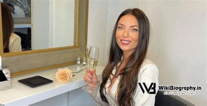 
Joel Banbury Height, Weight, Net Worth, Age, Birthday, Wikipedia, Who, Nationality, Biography 