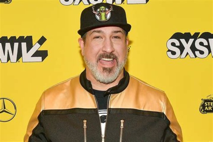 
Joey Fatone Sings ‘Bye Bye Bye’ During Impromptu Performance at Miami Drag Brunch — Watch 