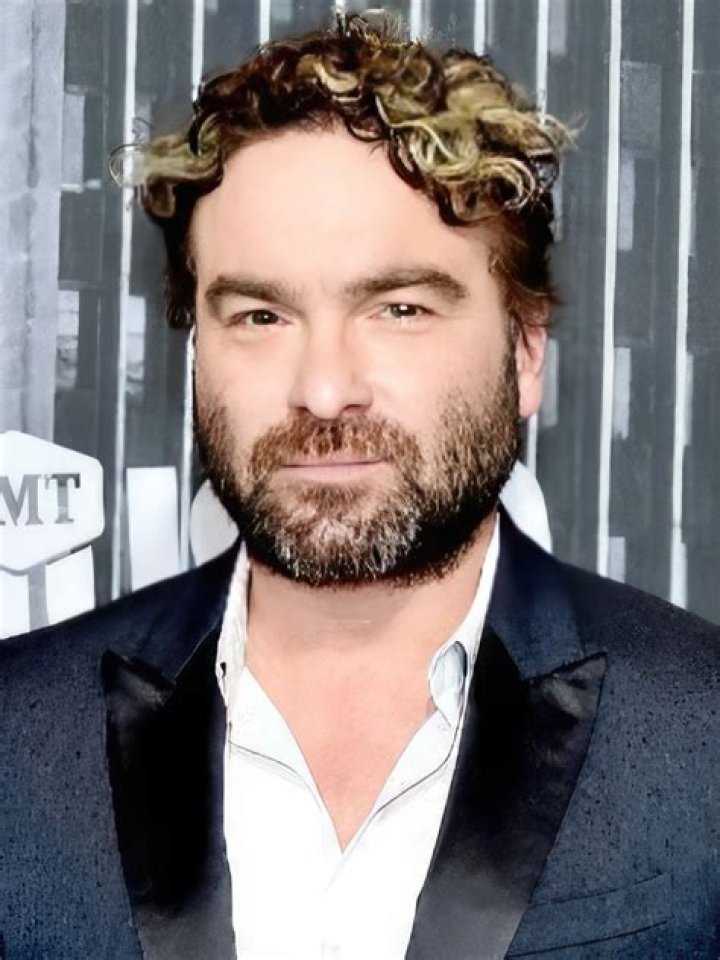 
Johnny Galecki Height, Weight, Net Worth, Age, Birthday, Wikipedia, Who, Nationality, Biography 