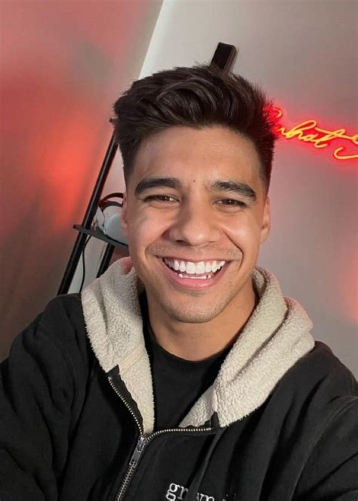 
Jordan Buhat Height, Weight, Net Worth, Age, Birthday, Wikipedia, Who, Nationality, Biography 