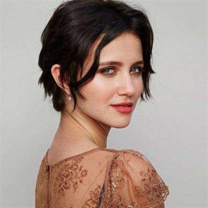 Julia Goldani Telles Height, Weight, Net Worth, Age, Birthday, Wikipedia, Who, Nationality, Biography