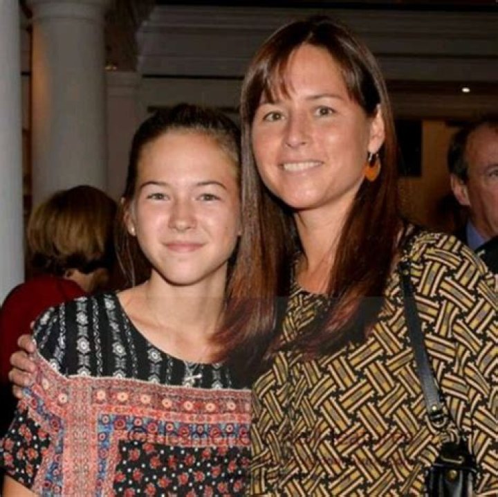 Julie Rose Clapton – Everything About Eric Clapton’s Daughter