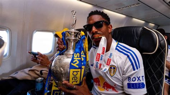 Junior Firpo Height, Weight, Net Worth, Age, Birthday, Wikipedia, Who, Nationality, Biography