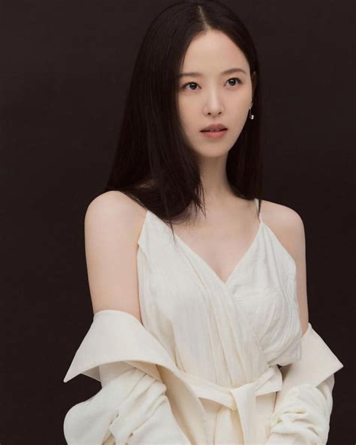 Kang Han-na Height, Weight, Net Worth, Age, Birthday, Wikipedia, Who, Nationality, Biography