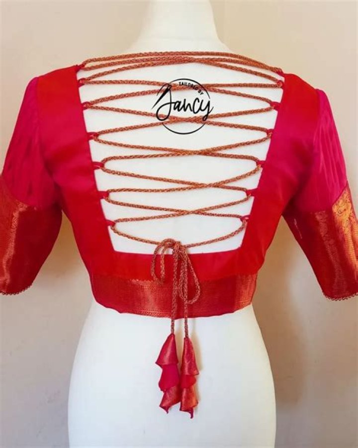 
Kundali Bhagya 9th September 2022 Written Update: Arjun ties Preeta’s blouse knot 