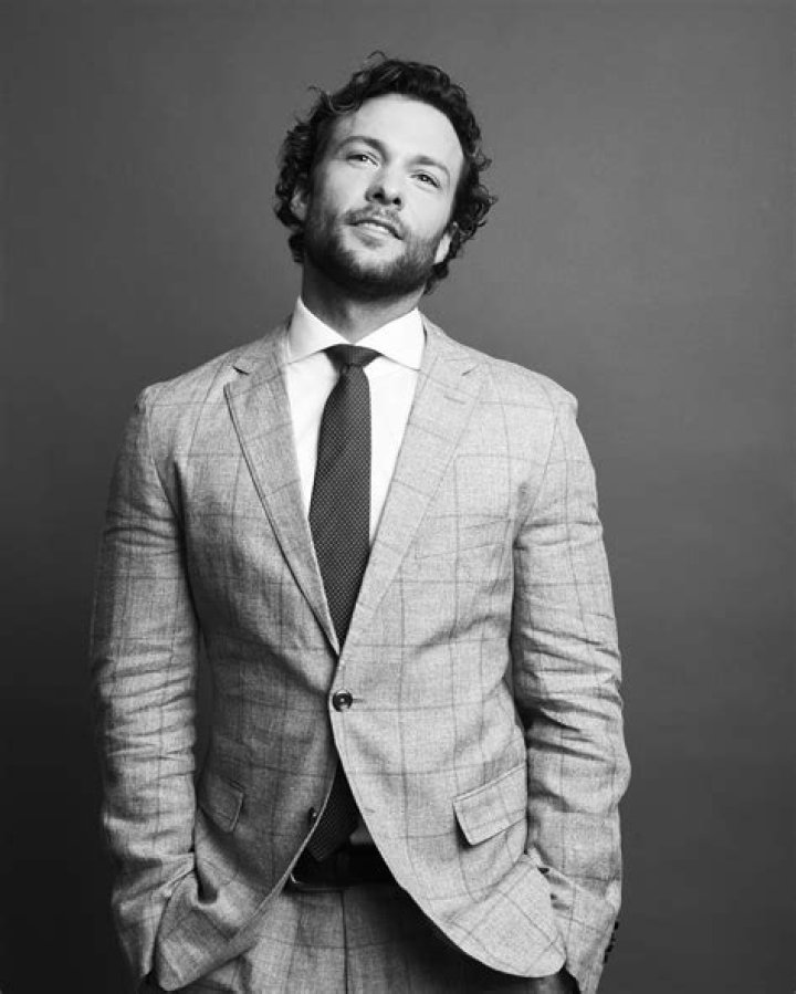 Kyle Schmid Height, Weight, Net Worth, Age, Birthday, Wikipedia, Who, Nationality, Biography