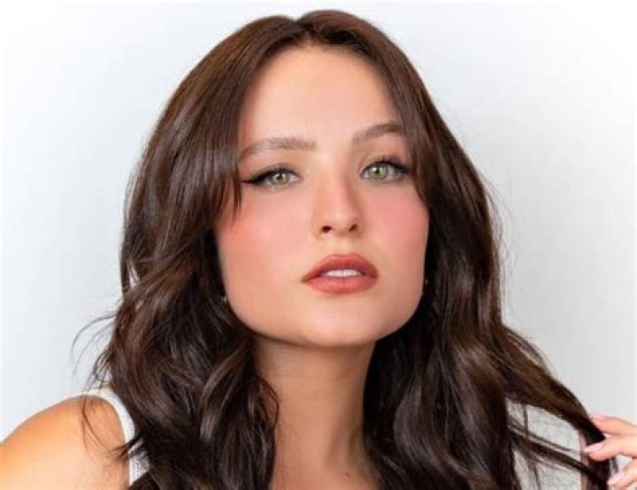 
Larissa Manoela Height, Weight, Net Worth, Age, Birthday, Wikipedia, Who, Nationality, Biography 