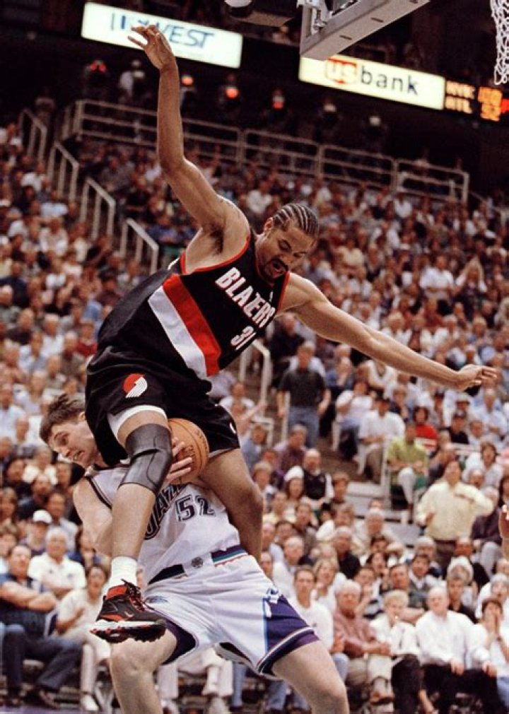 
Lennox Cato Height, Weight, Net Worth, Age, Birthday, Wikipedia, Who, Nationality, Biography 