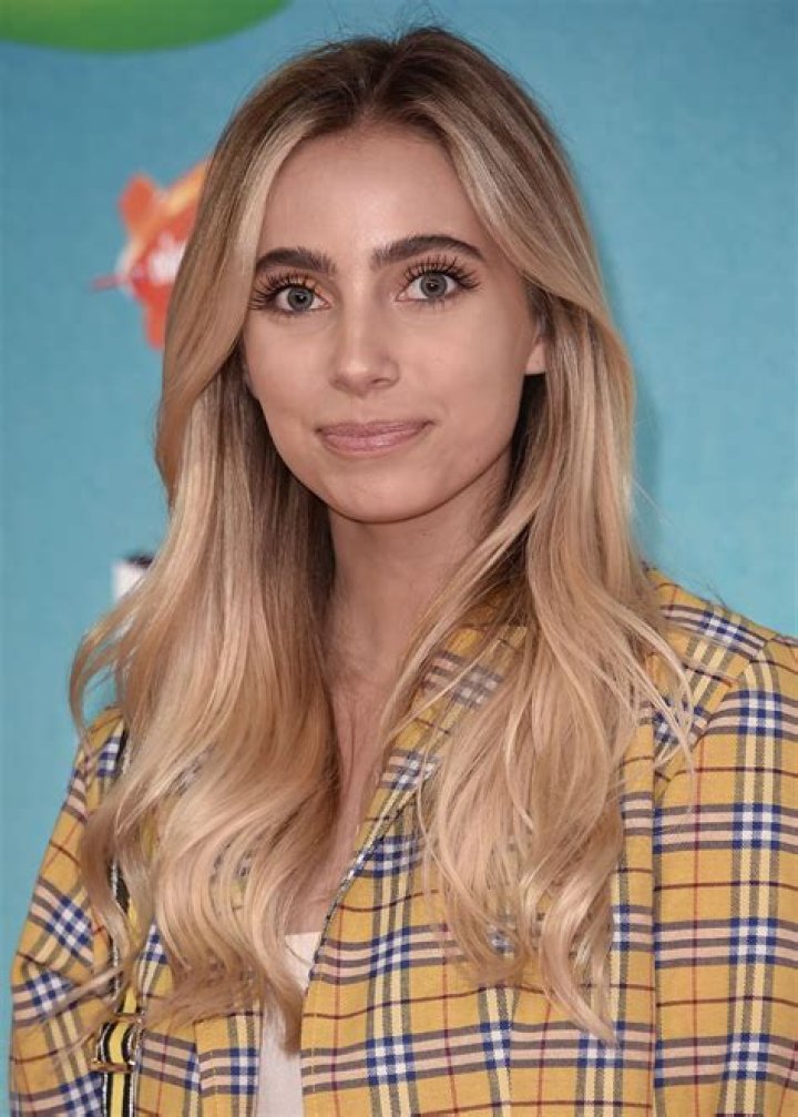 
Lexi Hensler’s Wiki: age, husband. How much she earns on YT? 