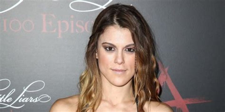 Lindsey Shaw Wiki Bio, dating, weight loss, net worth, gay, measurements
