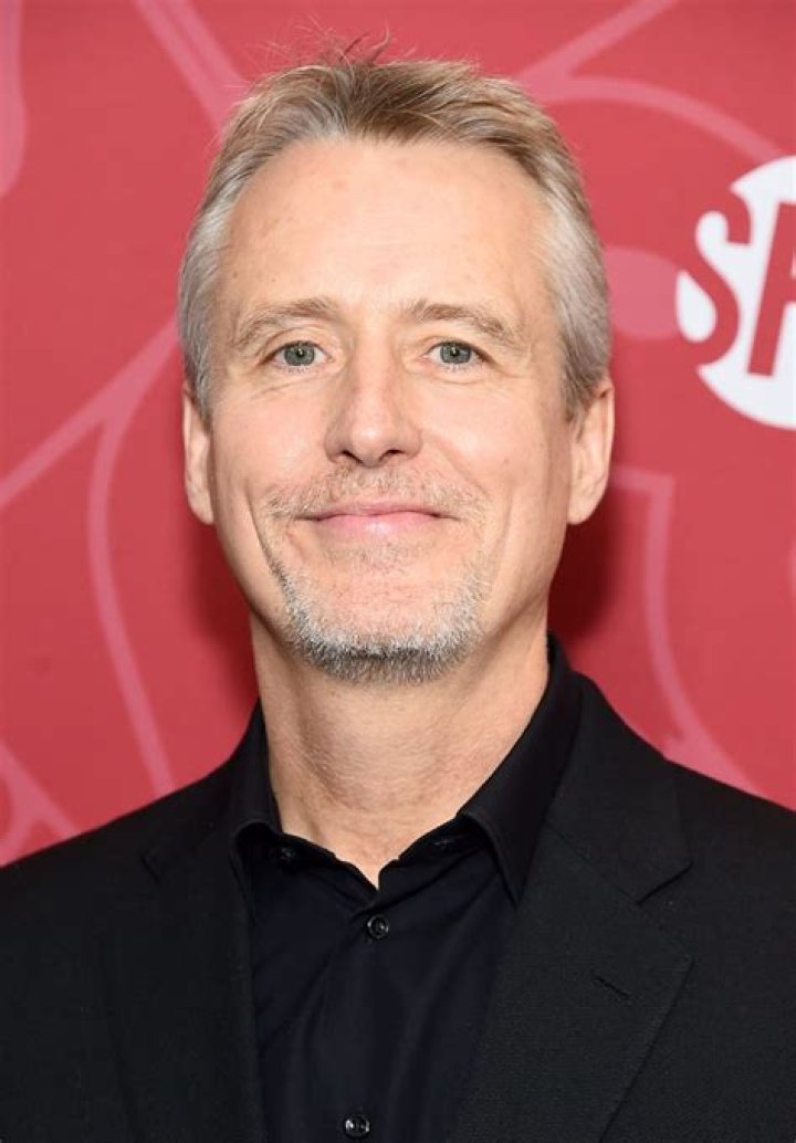 Linus Roache Height, Weight, Net Worth, Age, Birthday, Wikipedia, Who, Nationality, Biography