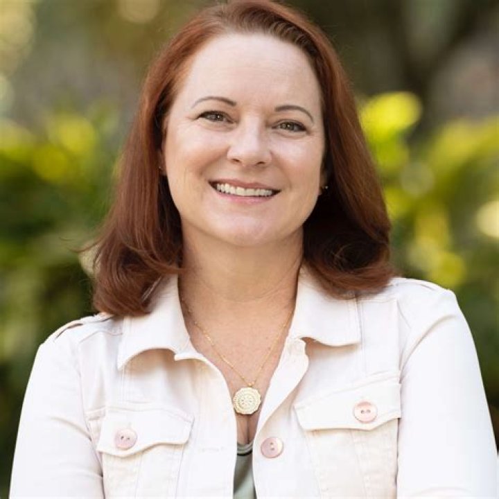 Lisa Enos Smith Height, Weight, Net Worth, Age, Birthday, Wikipedia, Who, Instagram, Biography