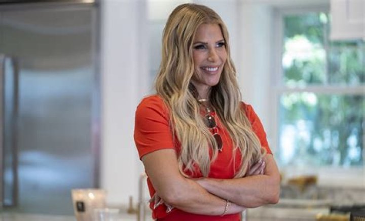 
Los Angeles – Tracy gets Josh Flagg’s help in selling her friend Cailin’s Brentwood home 