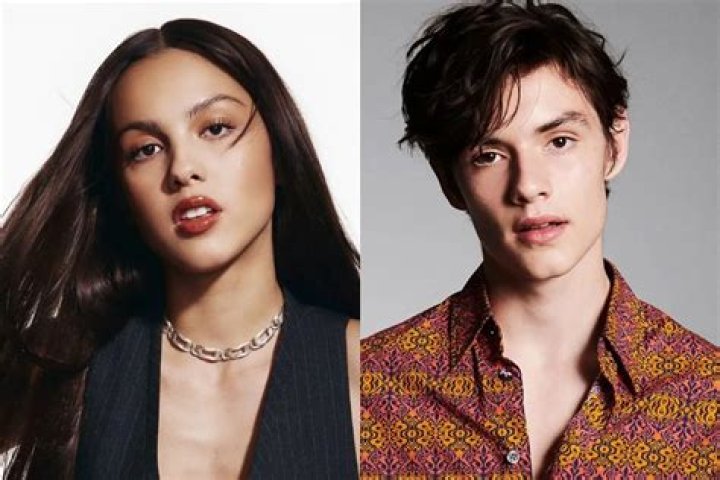 
Louis Partridge Has a Girlfriend – Who Is She? 