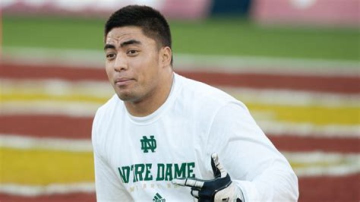 
Manti Teo Height, Weight, Net Worth, Age, Birthday, Wikipedia, Who, Nationality, Biography 