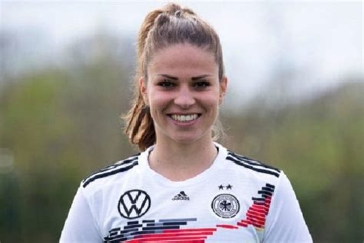 
Melanie Leupolz Height, Weight, Net Worth, Age, Birthday, Wikipedia, Who, Nationality, Biography 