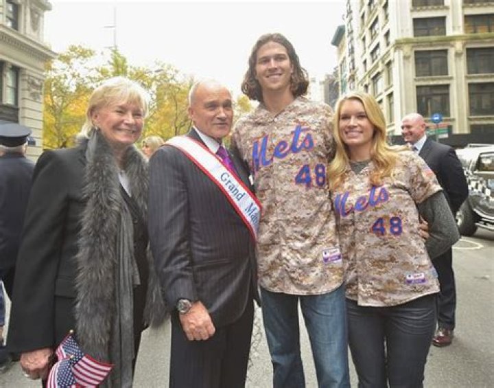 
Mets Pitcher Jacob deGrom’s Has A Big Family Along With His Wife And Two Kids 