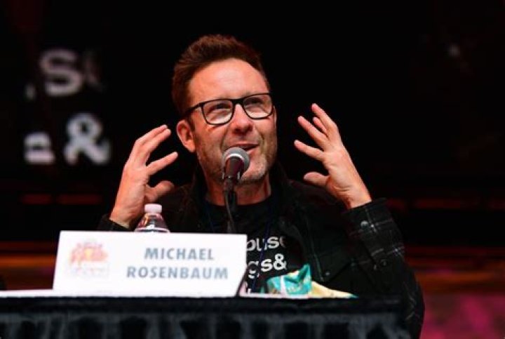 
Michael Rosenbaum Height, Weight, Net Worth, Age, Birthday, Wikipedia, Who, Nationality, Biography 