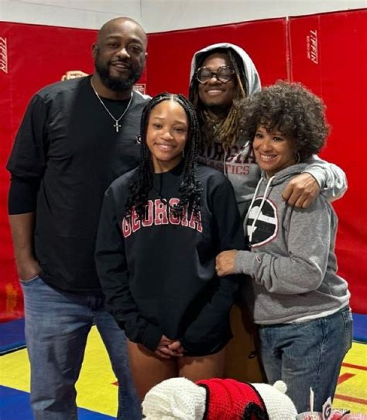 Mike Tomlin is Married to Wife: Kiya Winston. Kids.