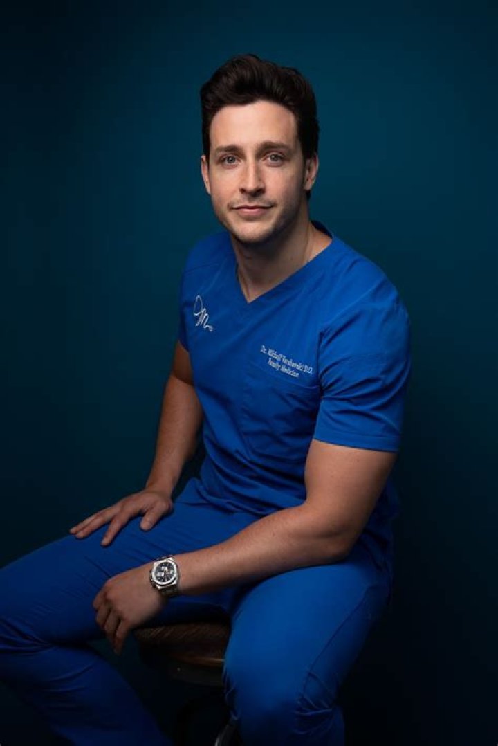 Mikhail Varshavski – Doctor Mike Height, Age, Girlfriend, Biography, Wiki, Net Worth