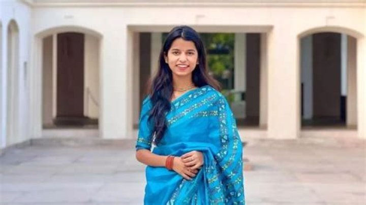 
Monali Thakur Height, Weight, Net Worth, Age, Birthday, Wikipedia, Who, Nationality, Biography 