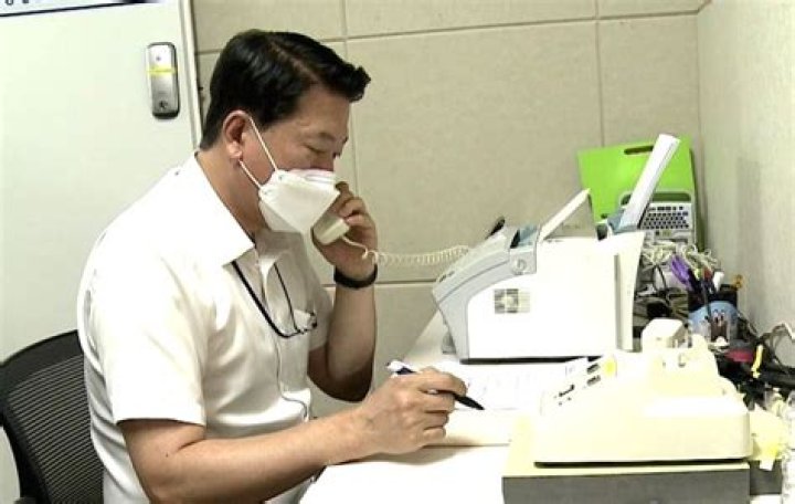 
N. Korea responds to closing call via inter-Korean liaison line despite missile test 