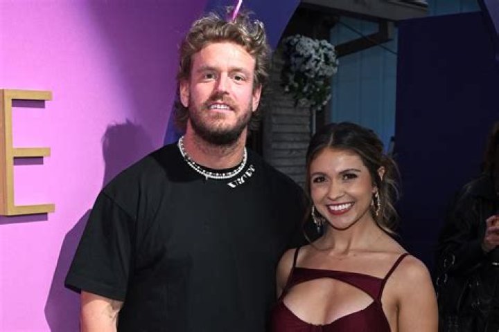 
Natalie Lee Husband: Relationship Timeline With Shayne Jansen 