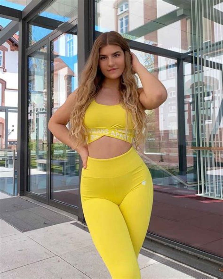 
Nicole Dobrikov Height, Weight, Net Worth, Age, Birthday, Wikipedia, Who, Nationality, Biography 