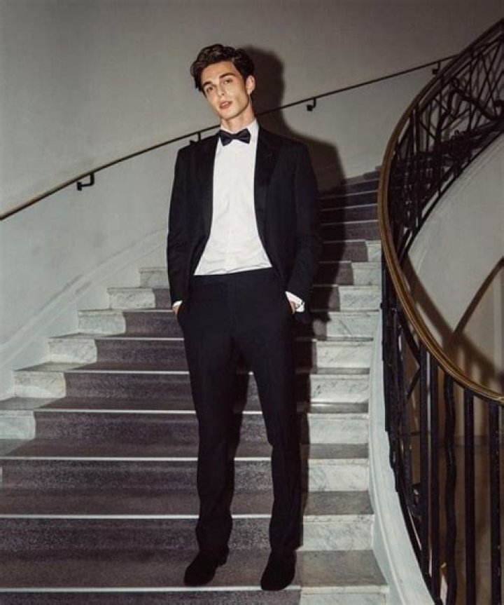 
Nils Kuesel Height, Weight, Net Worth, Age, Birthday, Wikipedia, Who, Nationality, Biography 