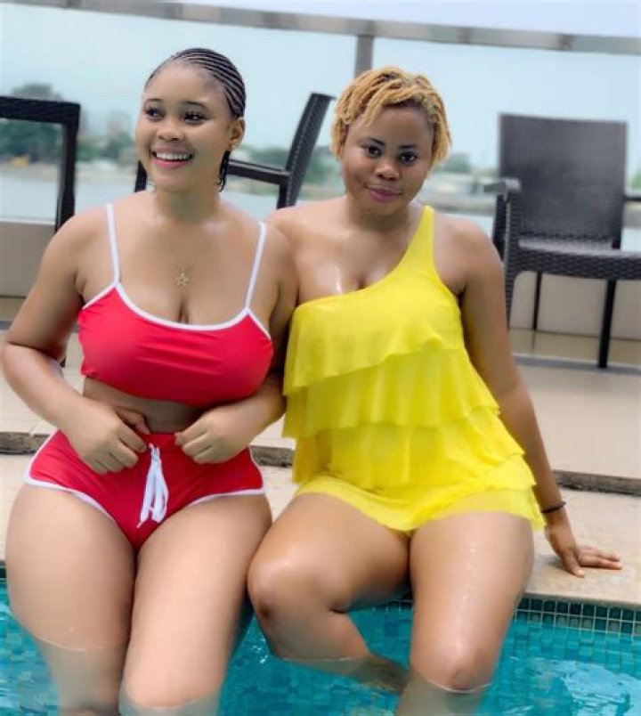 
Nollywood Actress, Vivian Nwaoha Stirs Reactions As She Shares New Photos Of Herself By The Poolside 