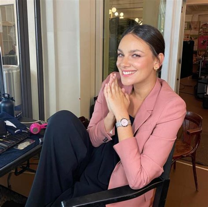 official janina Height, Weight, Net Worth, Age, Birthday, Wikipedia, Who, Nationality, Biography