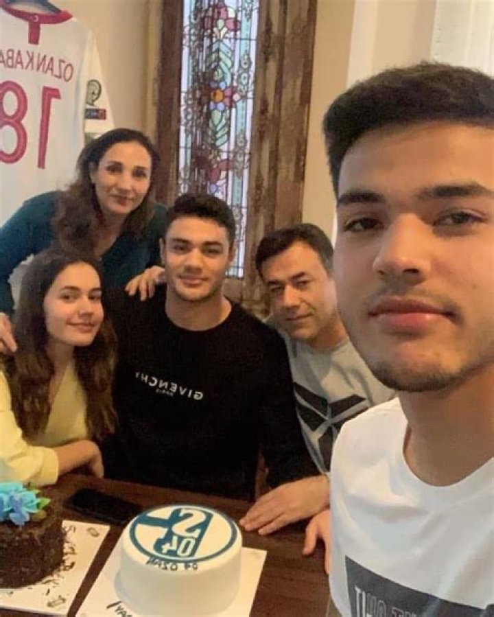 
Ozan Kabak Height, Weight, Net Worth, Age, Birthday, Wikipedia, Who, Instagram, Biography 