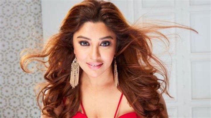 Payal Ghosh Height, Weight, Net Worth, Age, Birthday, Wikipedia, Who, Instagram, Biography