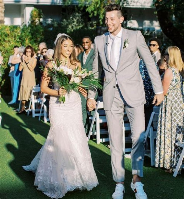 
Portland Trailblazers’ Drew Eubanks Refers His Newly Wed Wife Hailey Thomas As His Queen 