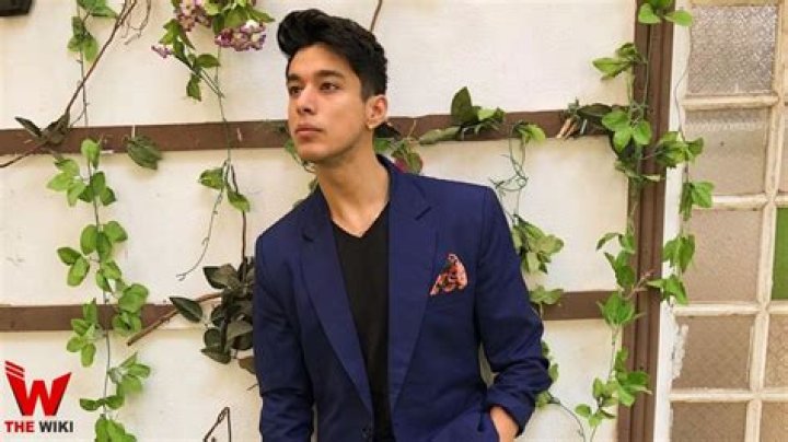 
Pratik Sehajpal Height, Weight, Net Worth, Age, Birthday, Wikipedia, Who, Nationality, Biography 