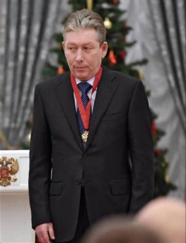 
Ravil Maganov Height, Weight, Net Worth, Age, Birthday, Wikipedia, Who, Nationality, Biography 