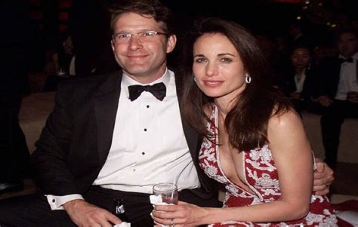 Rhett Hartzog Height, Weight, Net Worth, Age, Birthday, Wikipedia, Who, Nationality, Biography