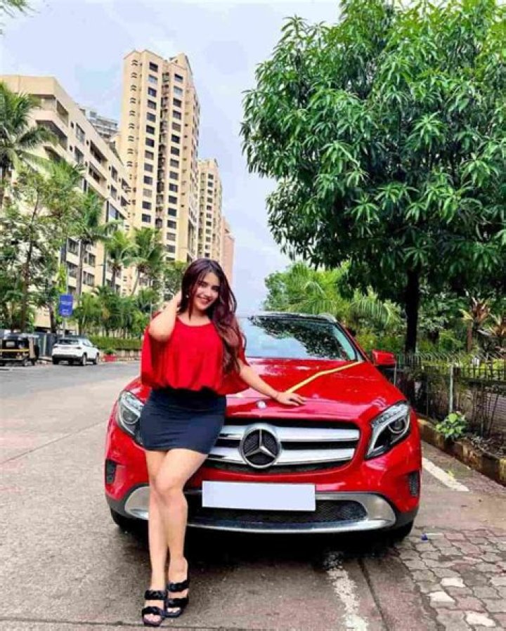 Roshni Walia Height, Weight, Net Worth, Age, Birthday, Wikipedia, Who, Instagram, Biography