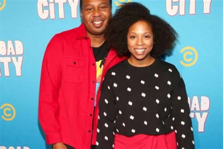 Roy Wood Jr. is not Married to Wife. Dating Girlfriend: Salone Monet. Kids.