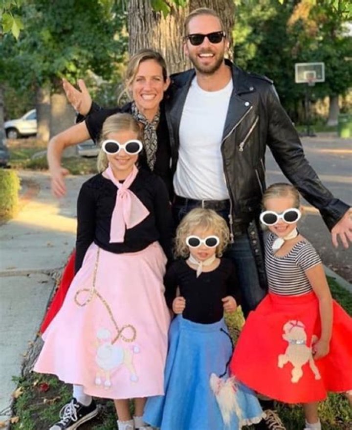 
Ryan Hansen is Married to Wife: Amy Russel. Kids 