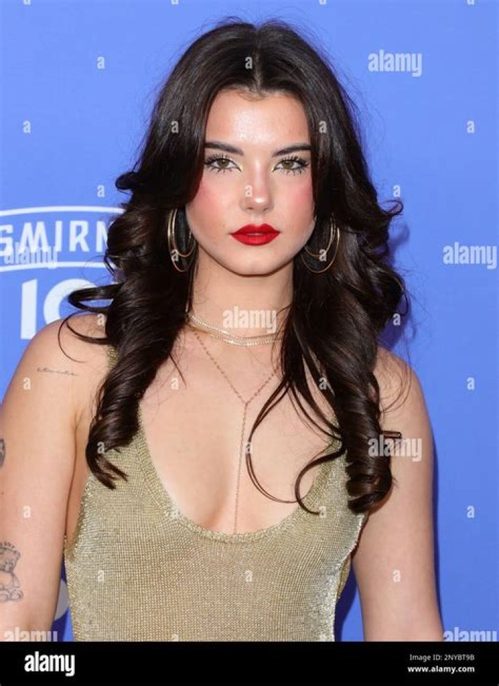 Sarah-Jade Bleau -Sjbleau Height, Weight, Net Worth, Age, Birthday, Wikipedia, Who, Instagram, Biography