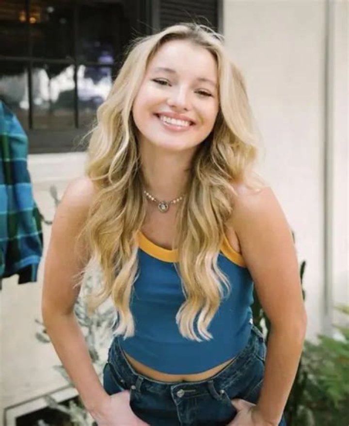 Sharlize True Height, Weight, Net Worth, Age, Birthday, Wikipedia, Who, Nationality, Biography