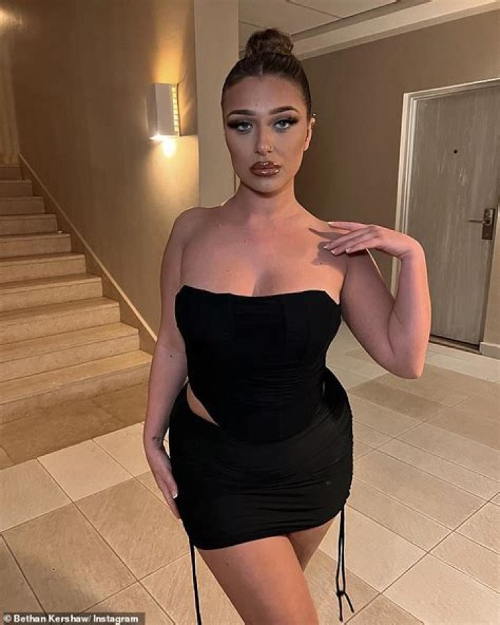 
Shore Bethan Kershaw Height, Weight, Net Worth, Age, Birthday, Wikipedia, Who, Nationality, Biography 