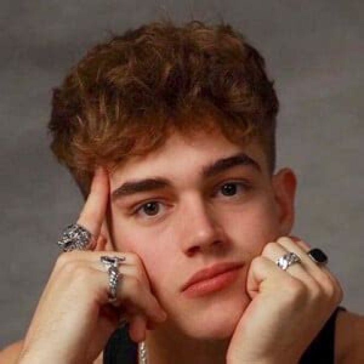 
Solomon Davy Height, Weight, Net Worth, Age, Birthday, Wikipedia, Who, Nationality, Biography 