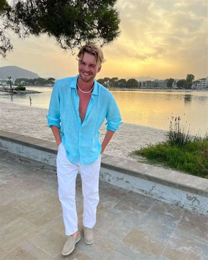 
Stefan de Vries Height, Weight, Net Worth, Age, Birthday, Wikipedia, Who, Nationality, Biography 