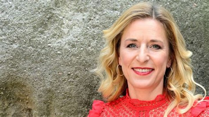 
Stefanie Hertel Height, Weight, Net Worth, Age, Birthday, Wikipedia, Who, Nationality, Biography 