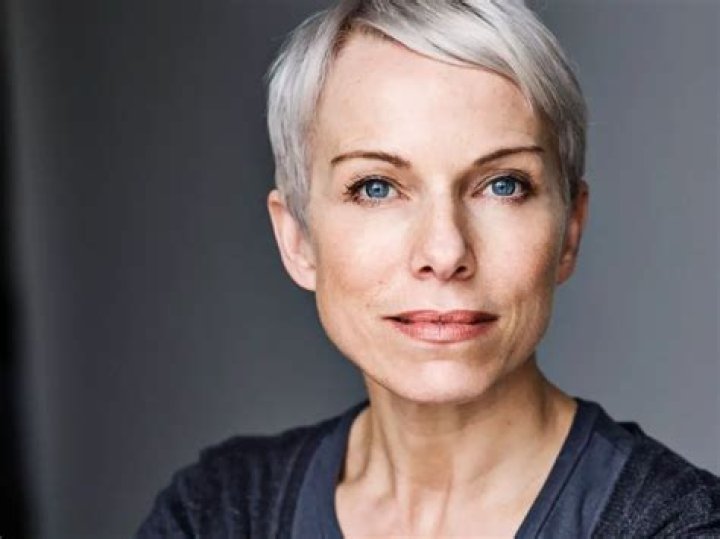 
Sue Devaney Height, Weight, Net Worth, Age, Birthday, Wikipedia, Who, Nationality, Biography 