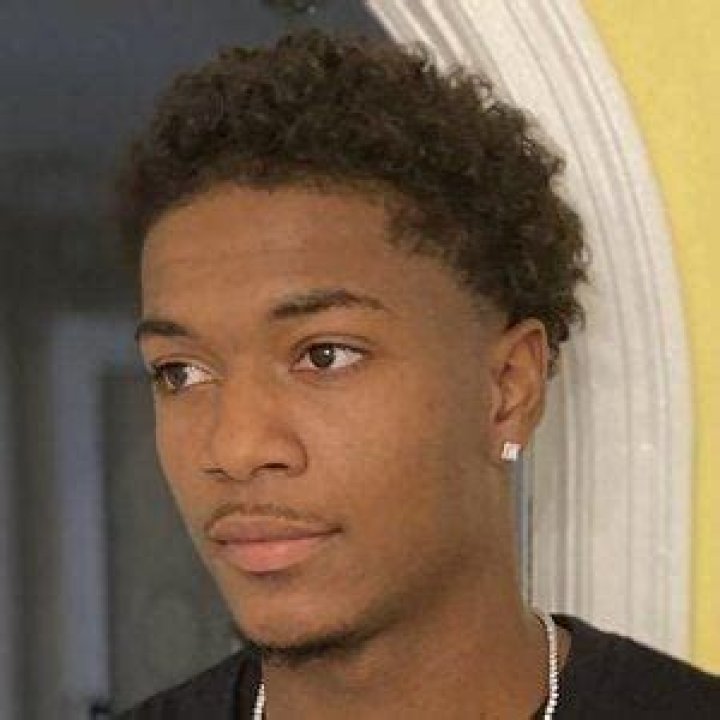 
Tavis Pistol Smith Height, Weight, Net Worth, Age, Birthday, Wikipedia, Who, Nationality, Biography 