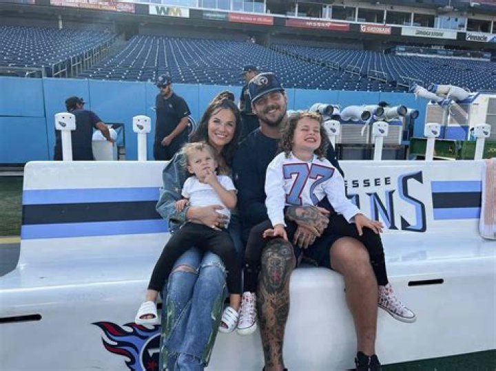 
Taylor Lewan’s Previous Relationships:Taylor Lewan’s Kids 