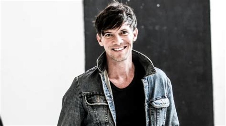 Toby Schmitz Height, Weight, Net Worth, Age, Birthday, Wikipedia, Who, Nationality, Biography